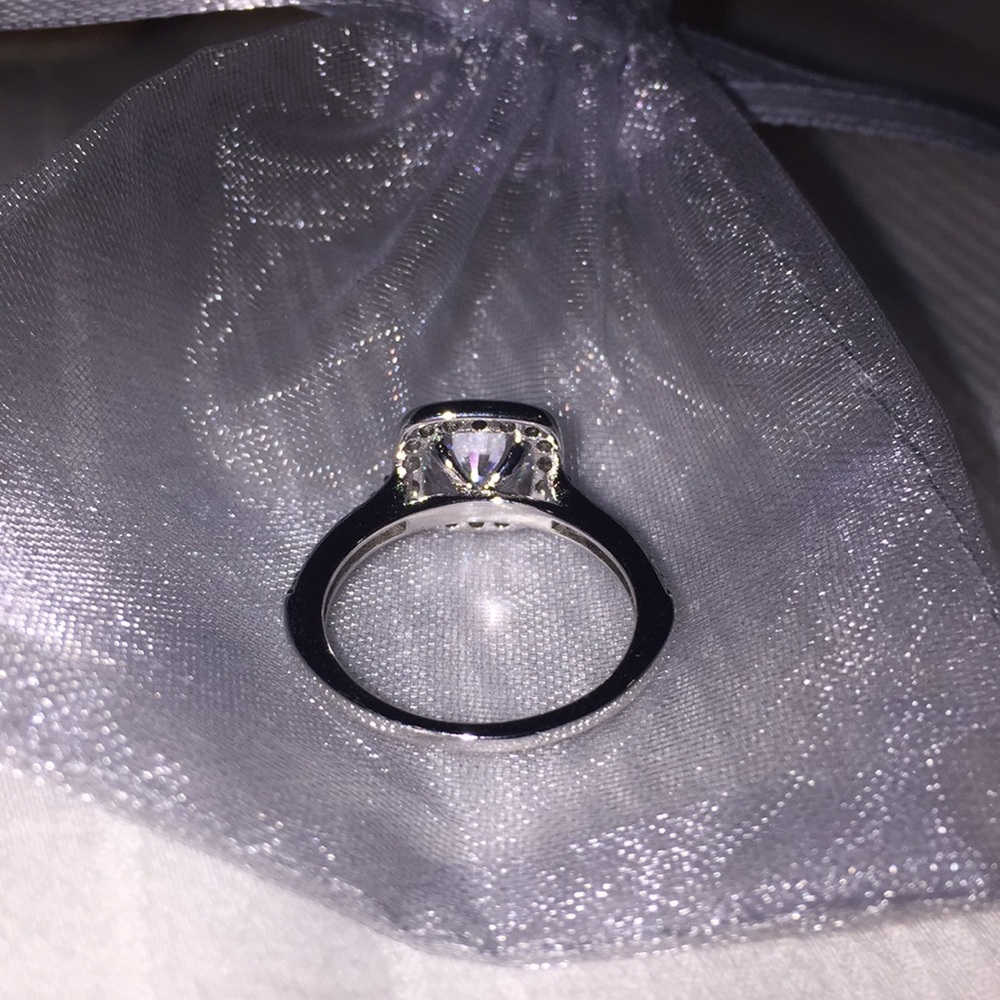 ✨18K WHITE GOLD RING✨ - Picture 3 of 7